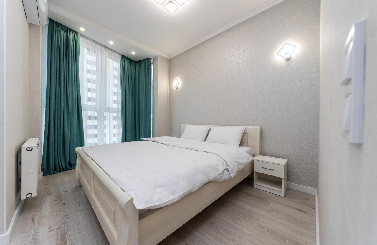 Flatrent Drahomanova 2A Apartment เคียฟ ภายนอก รูปภาพ