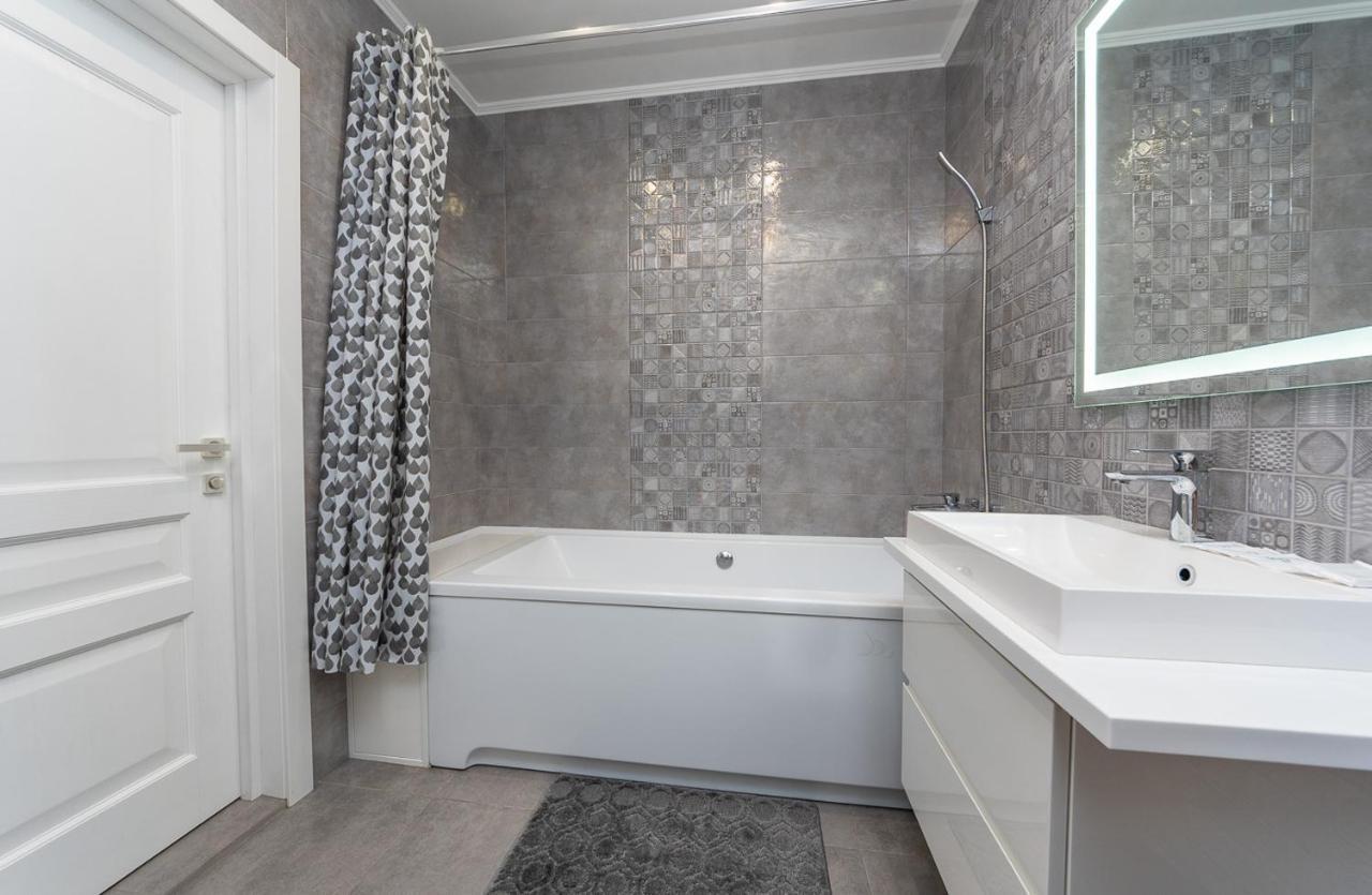 Flatrent Drahomanova 2A Apartment เคียฟ ภายนอก รูปภาพ